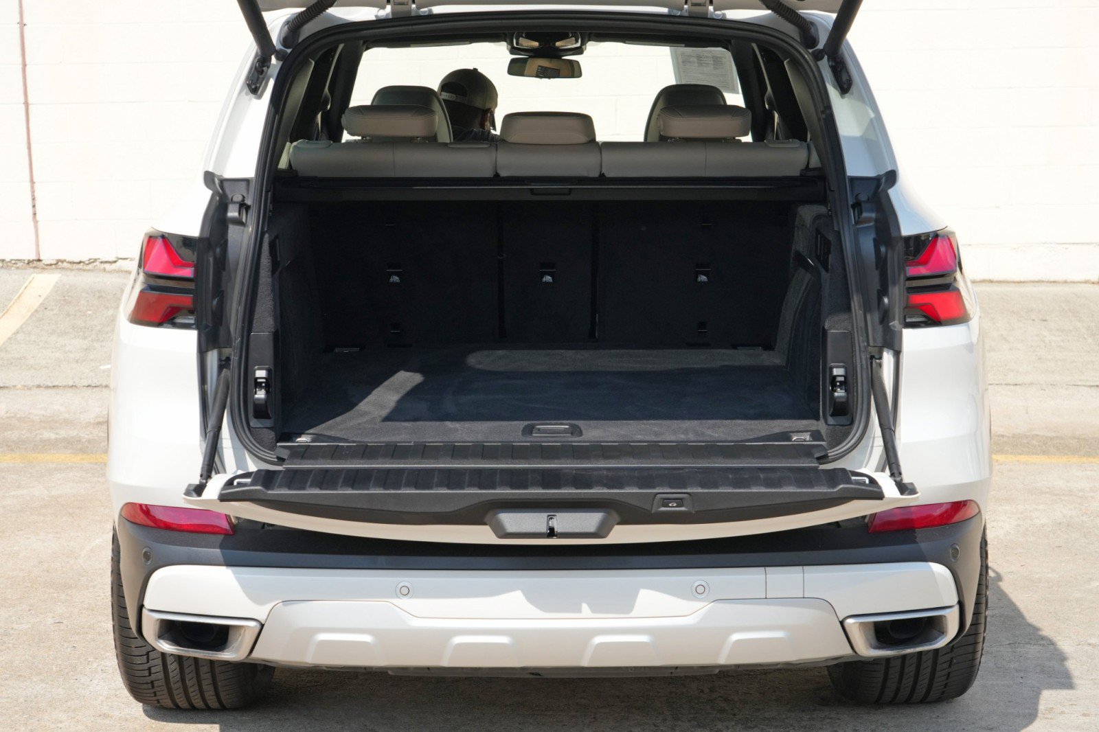 Used 2024 BMW X5 sDrive40i w/ Premium Package RWD image 10
