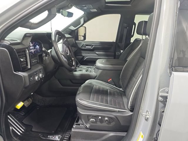 Used 2025 GMC Sierra 2500 AT4X AWD/4WD image 7