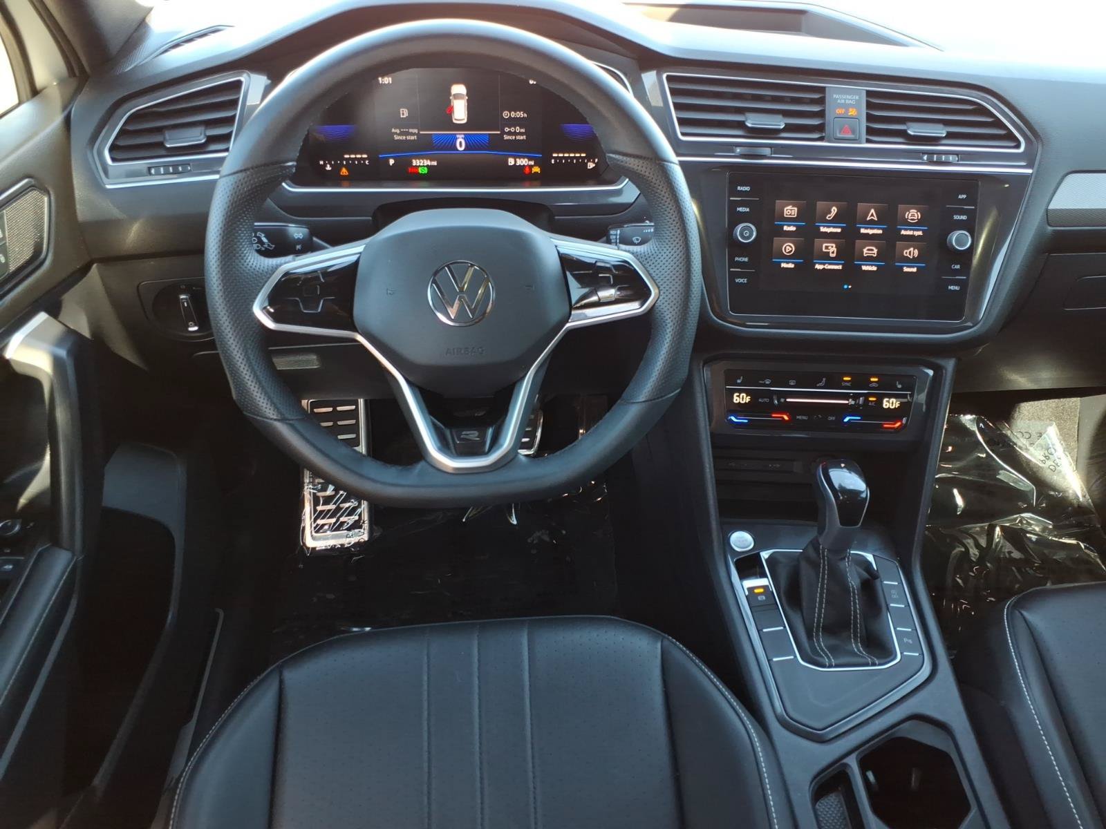 Certified 2023 Volkswagen Tiguan SE R-Line FWD image 25