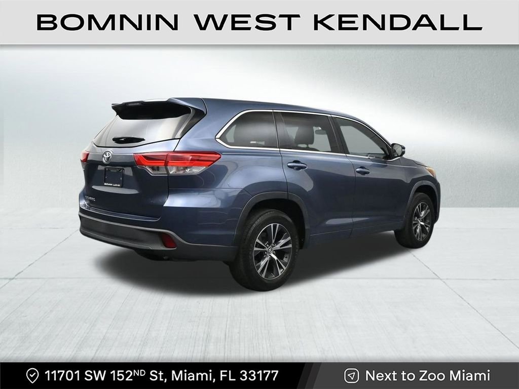 Used 2018 Toyota Highlander LE image 5