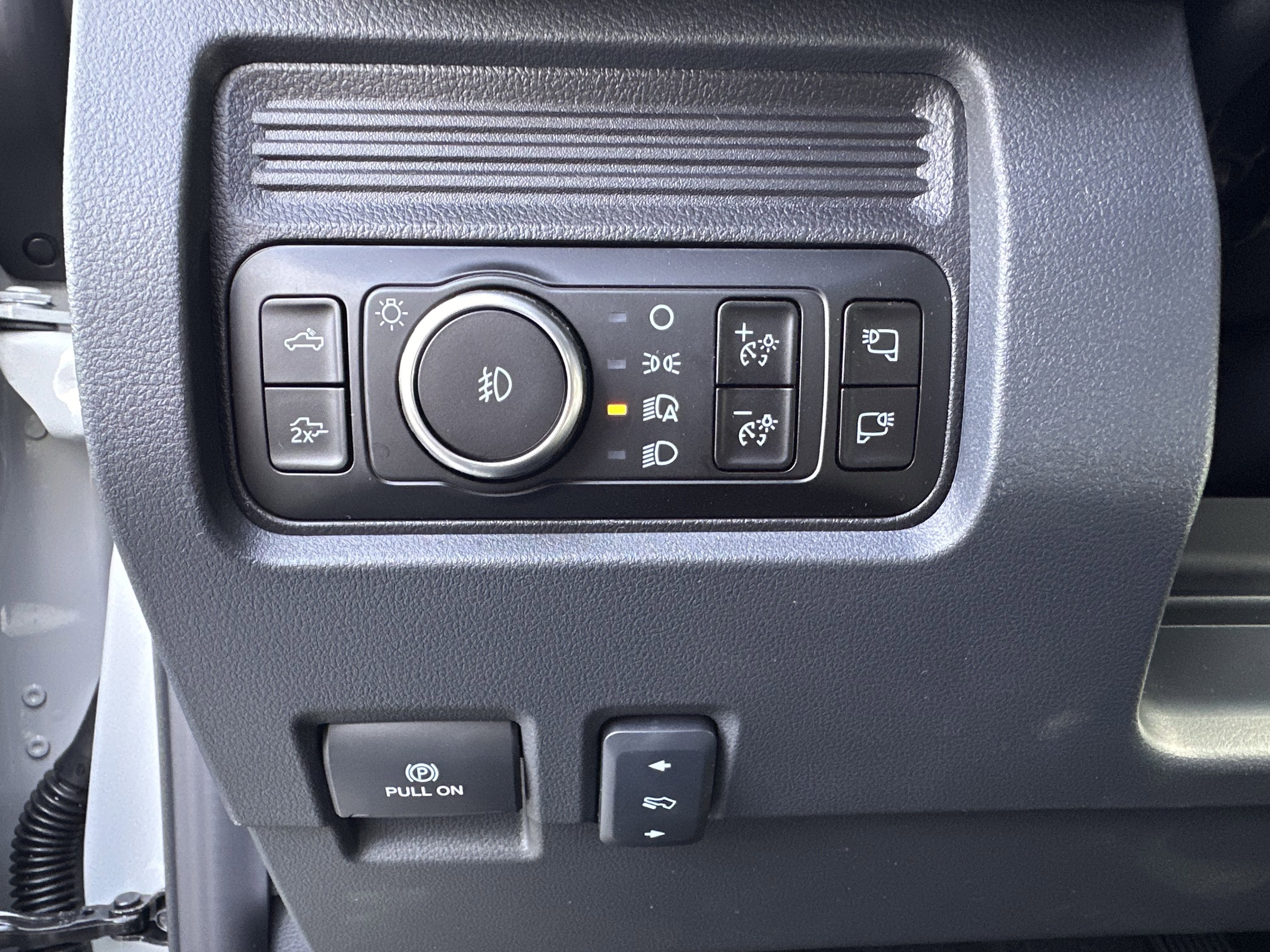 New 2026 Ford F250 Lariat w/ Black Appearance Package image 19