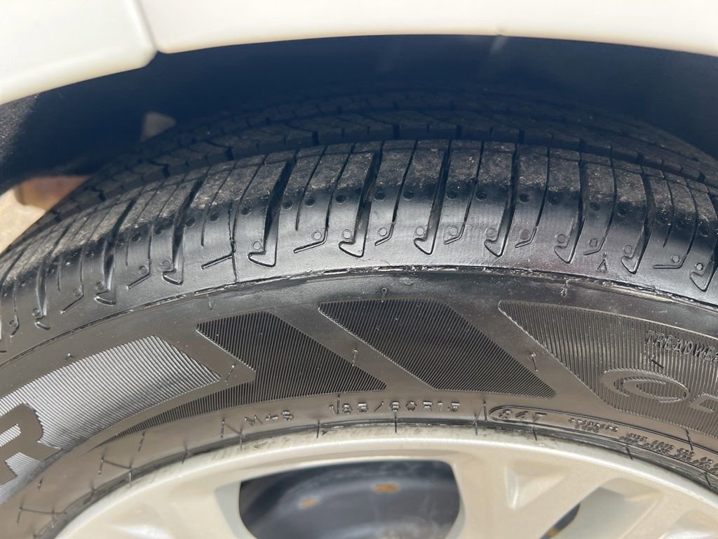 Used 2015 Ford Fiesta SE FWD image 39