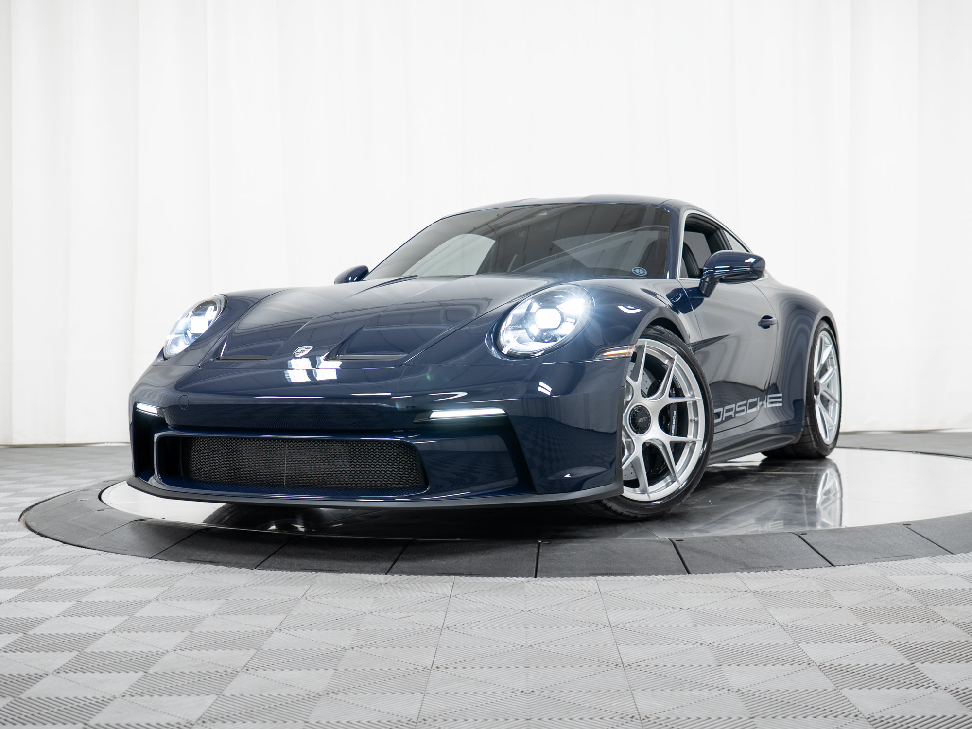 Used 2024 Porsche 911 GT3 RS RWD image 40
