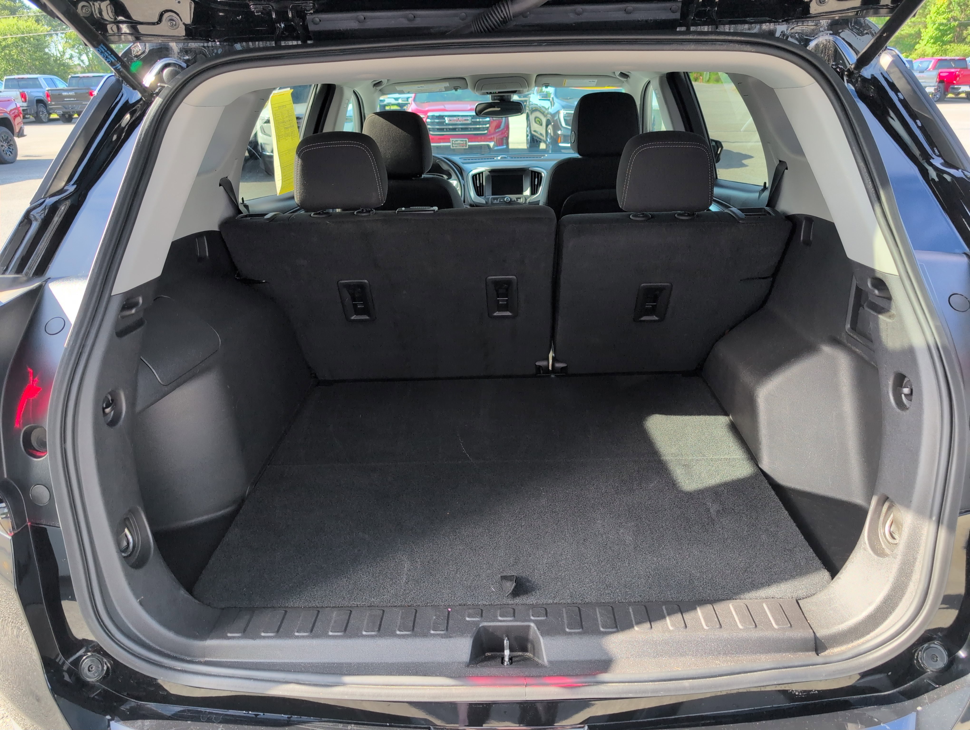 Used 2024 GMC Terrain SLE image 7