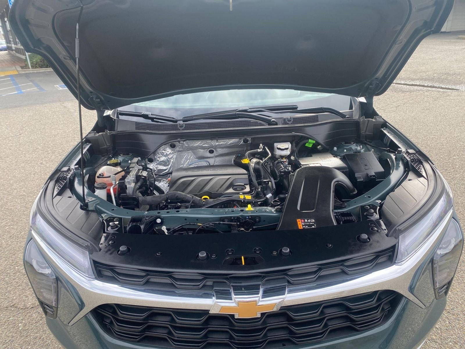 Used 2025 Chevrolet Trax LT w/ LT Convenience Package image 33