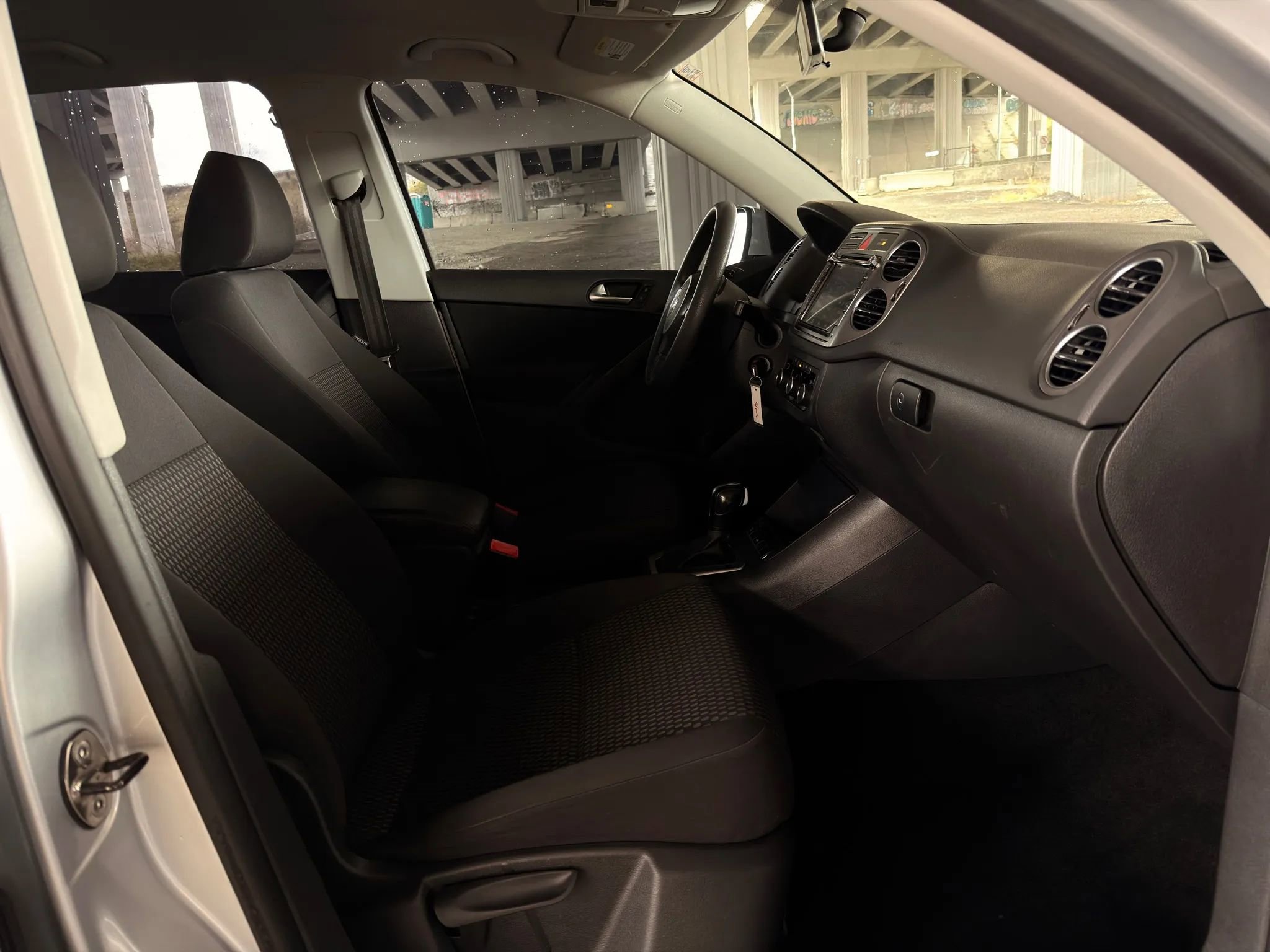 Used 2011 Volkswagen Tiguan S image 26