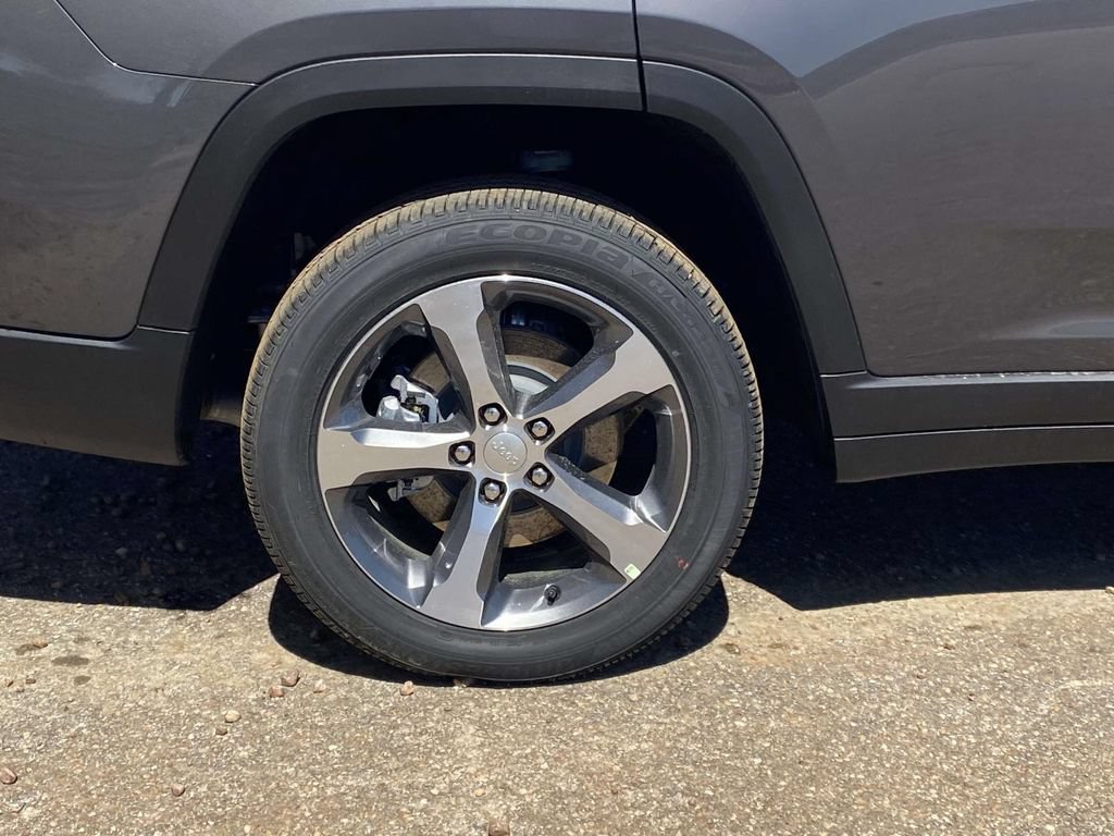 New 2026 Jeep Grand Cherokee L Limited w/ Luxury Tech Group II RWD image 32