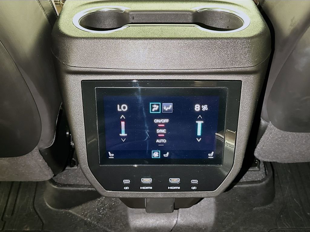 Certified 2025 GMC Yukon Denali Ultimate image 26