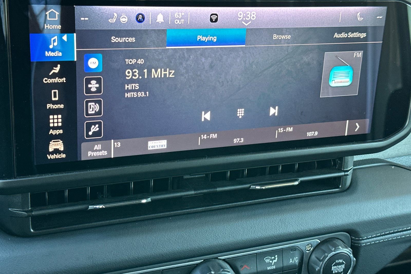 Used 2025 Jeep Wrangler Sahara image 18