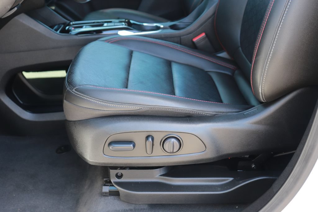 Used 2023 Chevrolet Bolt EUV LT w/ Convenience Package FWD image 10