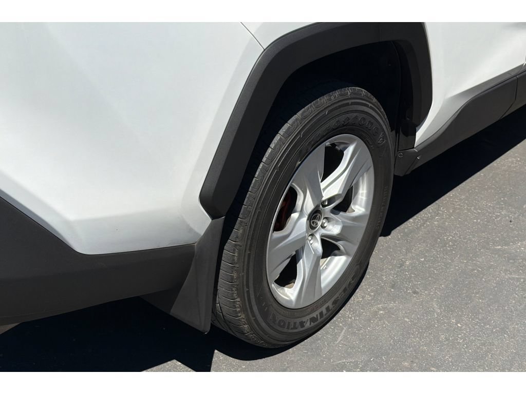 Used 2020 Toyota RAV4 XLE w/ Carpet Mat Package FWD image 4