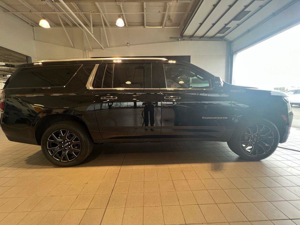 Used 2023 Chevrolet Suburban High Country AWD/4WD image 12