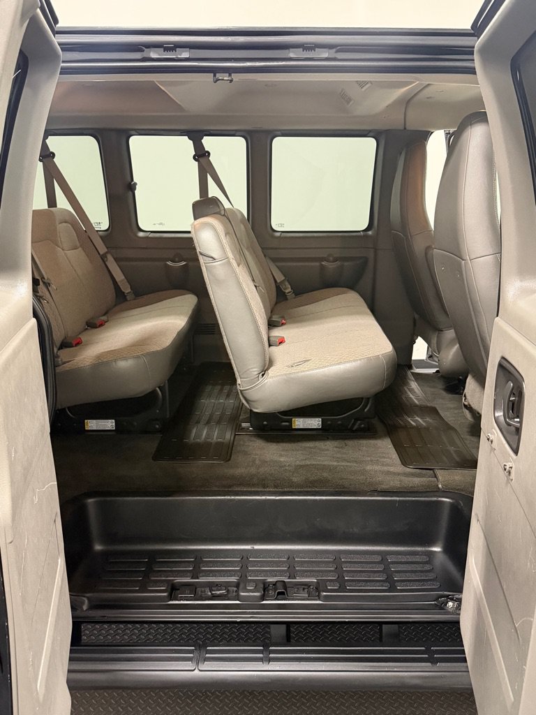 Used 2016 Chevrolet Express 3500 LT w/ LT Preferred Equipment Group RWD image 9