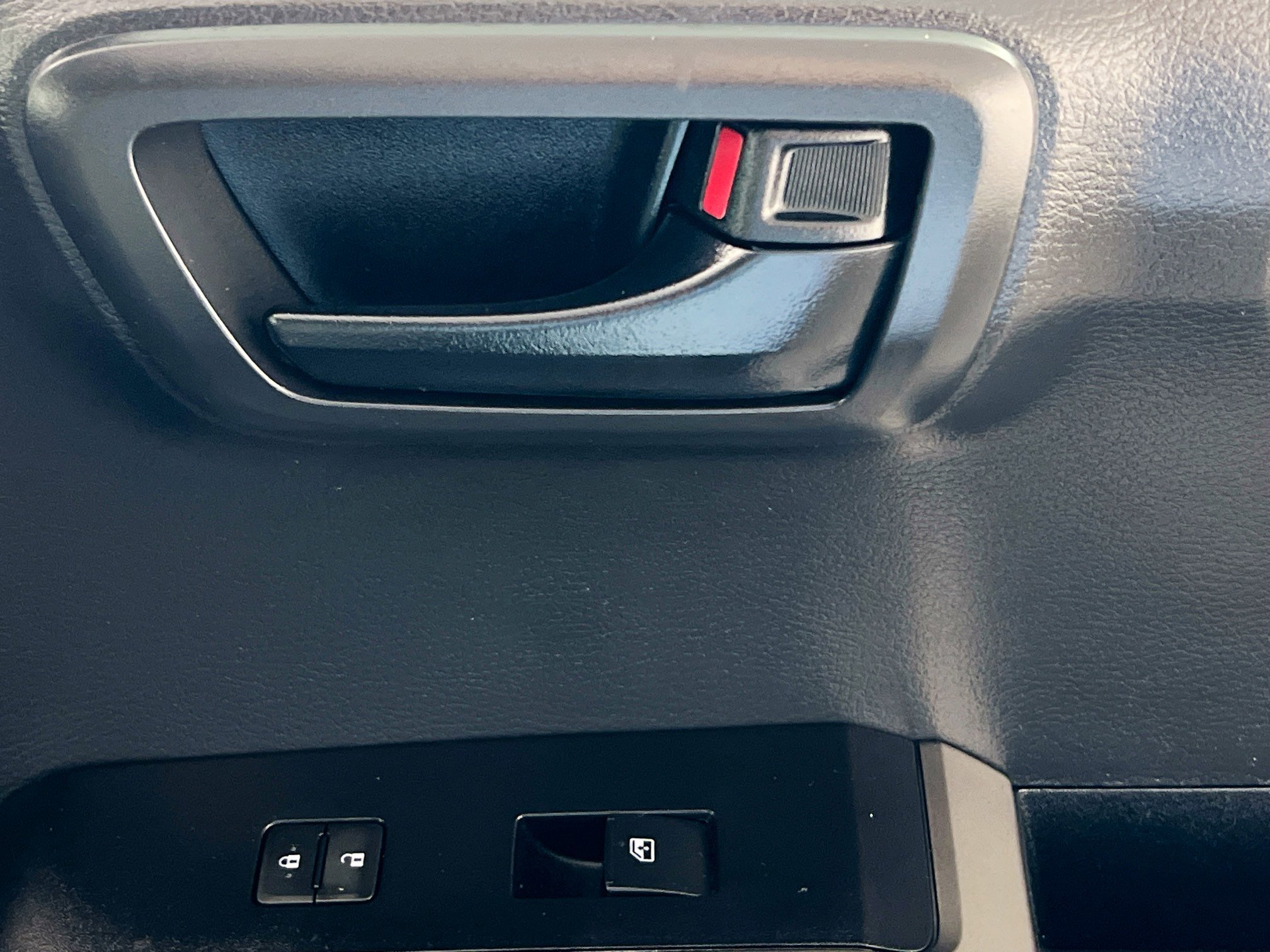 Used 2022 Toyota Tacoma SR5 w/ Technology Package image 31