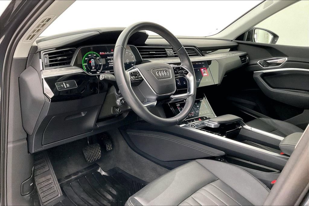 Used 2024 Audi Q8 e-tron Premium Plus w/ Premium Plus Package image 17