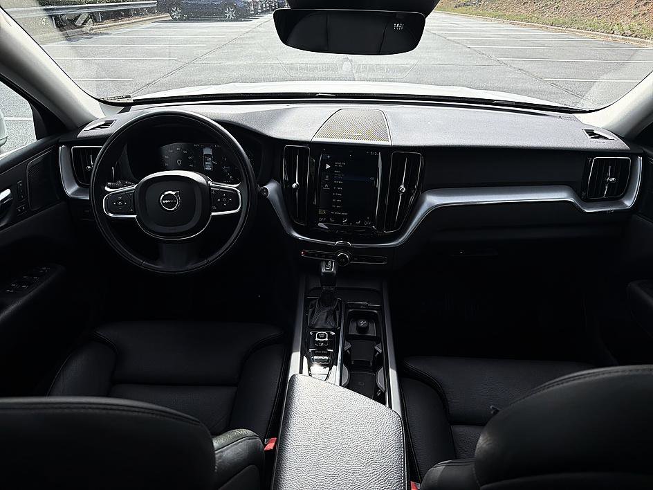 Used 2019 Volvo XC60 T5 Momentum w/ Multimedia Package FWD image 7