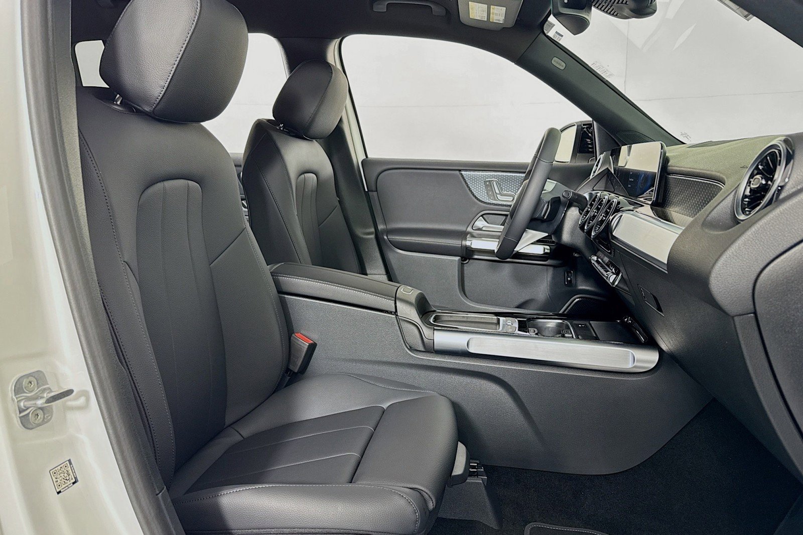 New 2026 Mercedes-Benz GLB 250 image 6