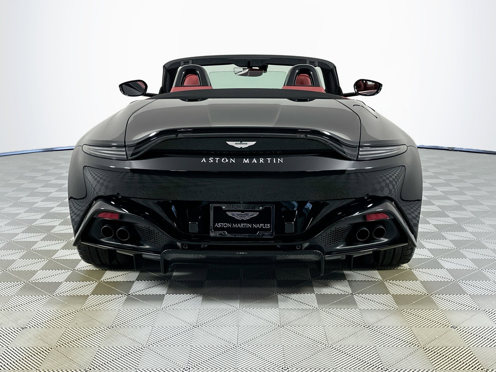 Used 2022 Aston Martin V8 Vantage Roadster image 16