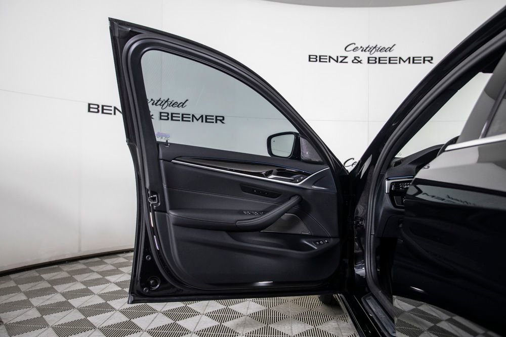 Used 2023 BMW 530e w/ Executive Package image 29