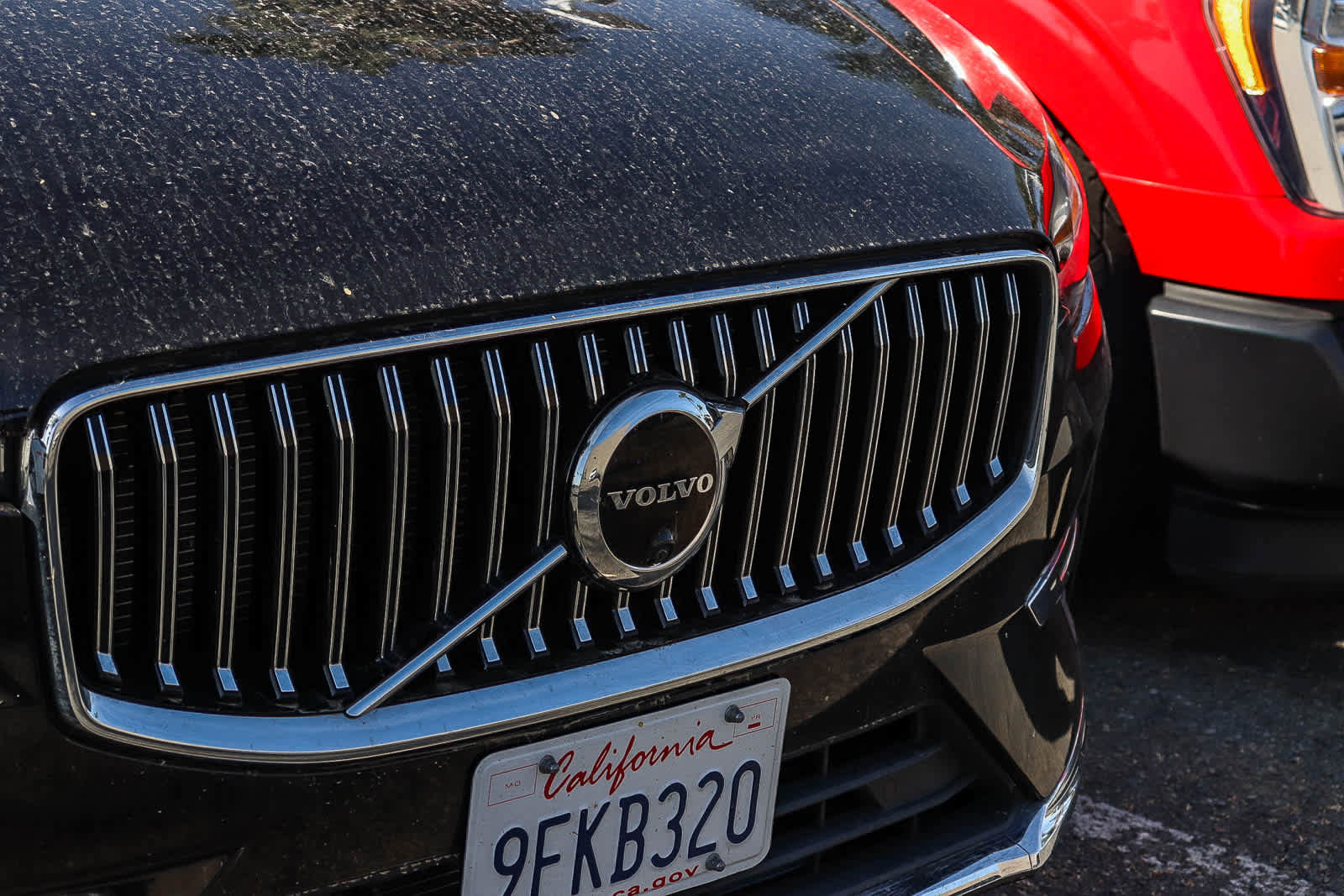 Used 2023 Volvo XC60 B5 Plus w/ Protection Package Premier image 3