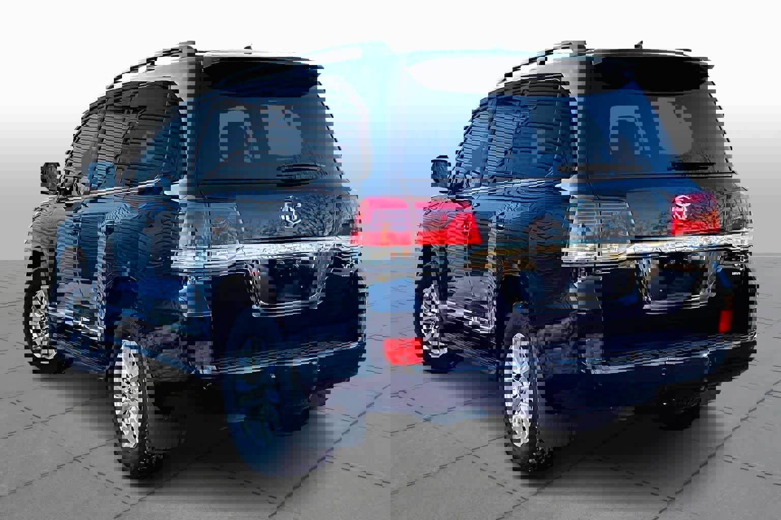 Certified 2017 Toyota Land Cruiser image 11