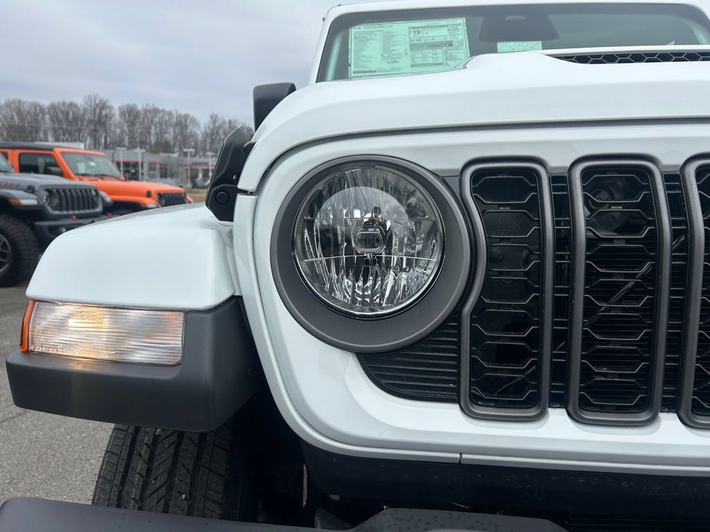 New 2026 Jeep Gladiator Sport AWD/4WD image 24