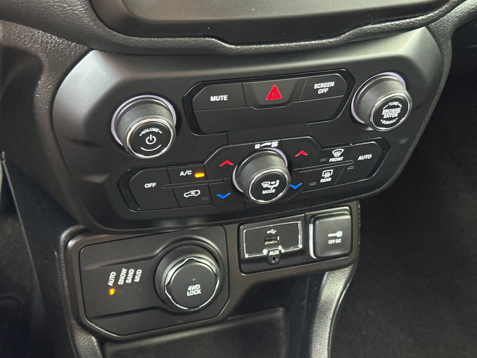 Used 2019 Jeep Renegade Altitude w/ Quick Order Package 2XM AWD/4WD image 19