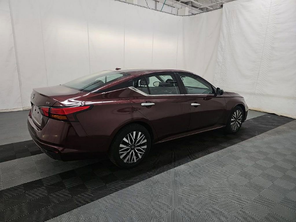 Used 2024 Nissan Altima 2.5 SV FWD image 4