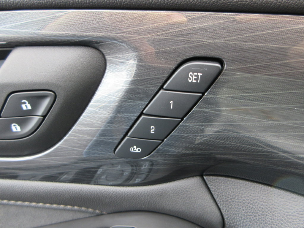 Used 2023 Chevrolet Traverse High Country AWD/4WD image 25