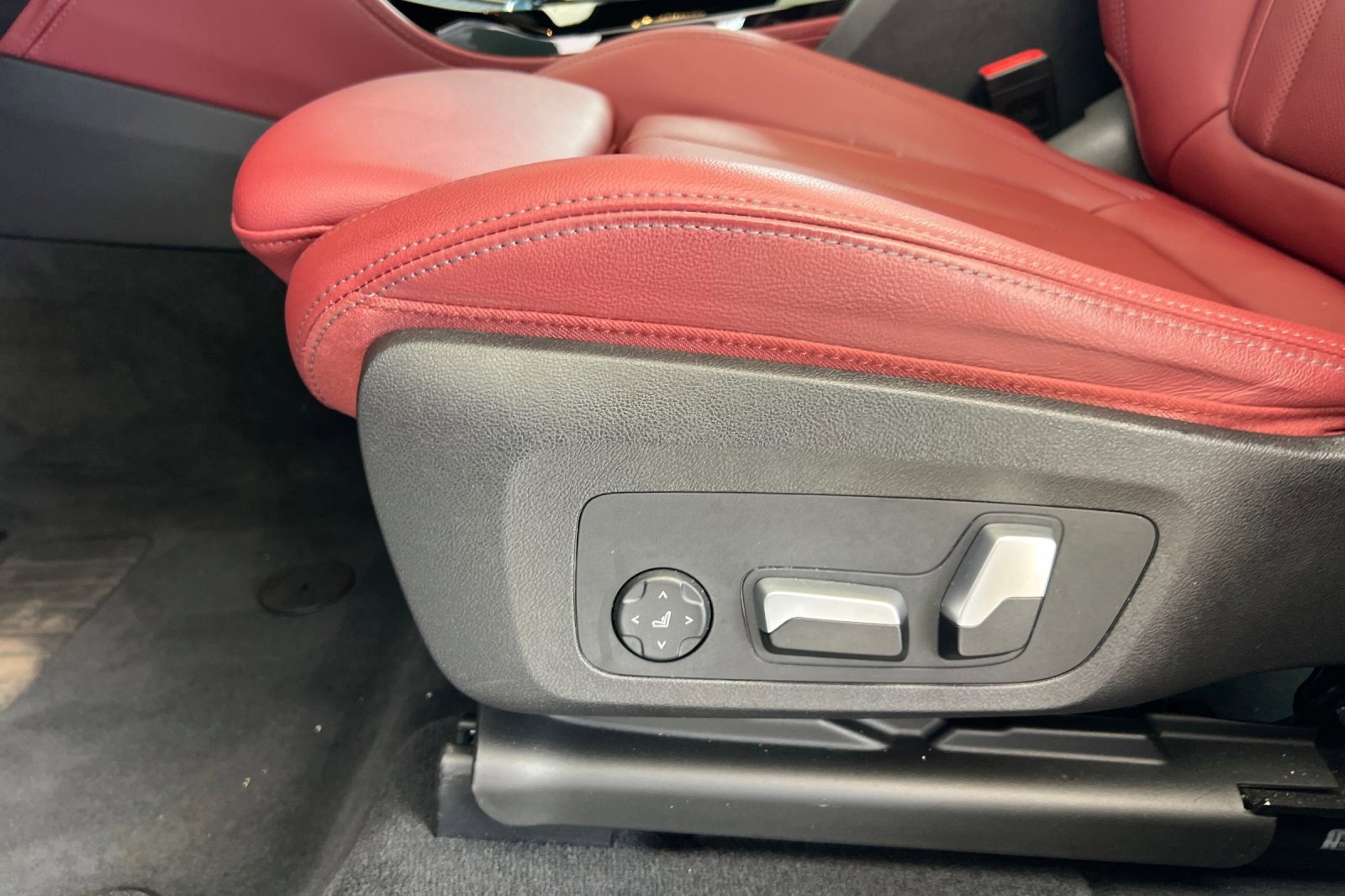 Certified 2023 BMW X4 xDrive30i w/ M Sport Package AWD/4WD image 15