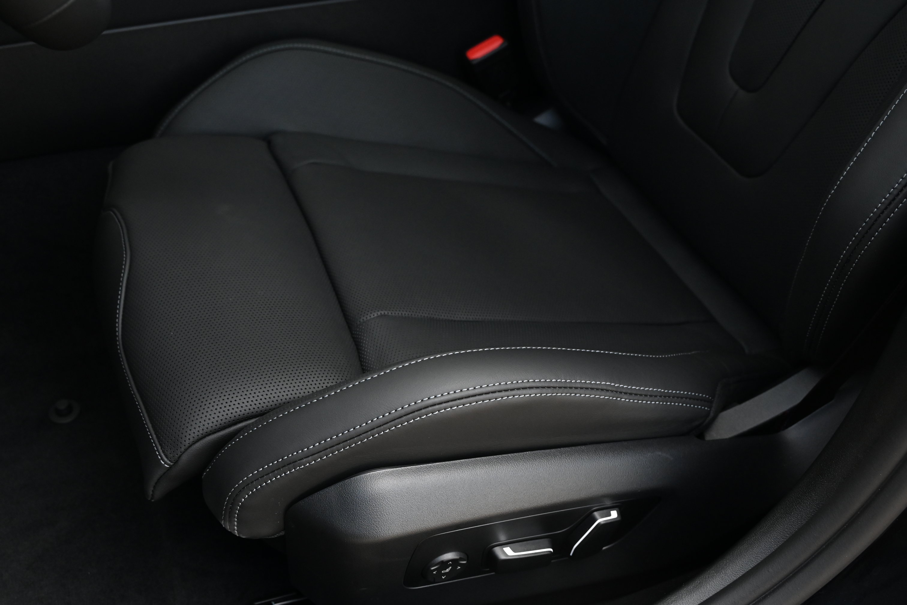 New 2027 BMW M5 Touring w/ M Driver's Package AWD/4WD image 31