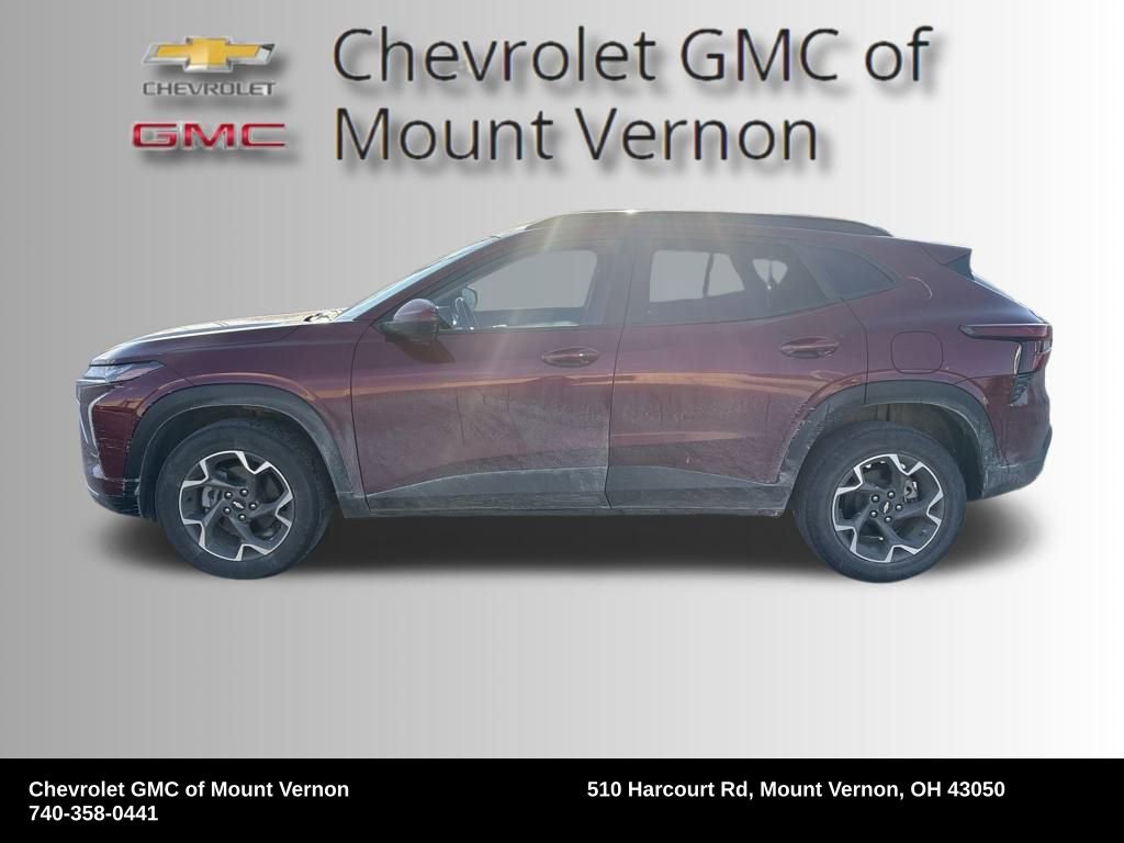 Used 2024 Chevrolet Trax LT w/ LT Convenience Package image 2