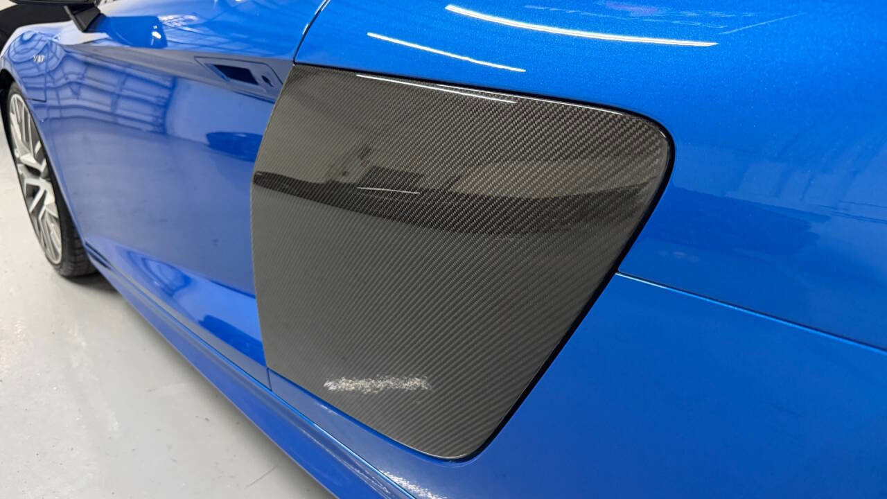 Used 2017 Audi R8 V10 plus w/ Full Leather Package image 29