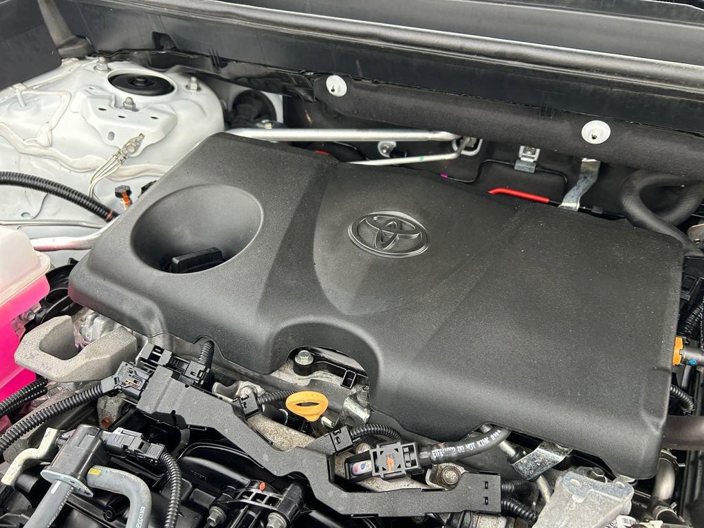 Used 2021 Toyota RAV4 LE image 30