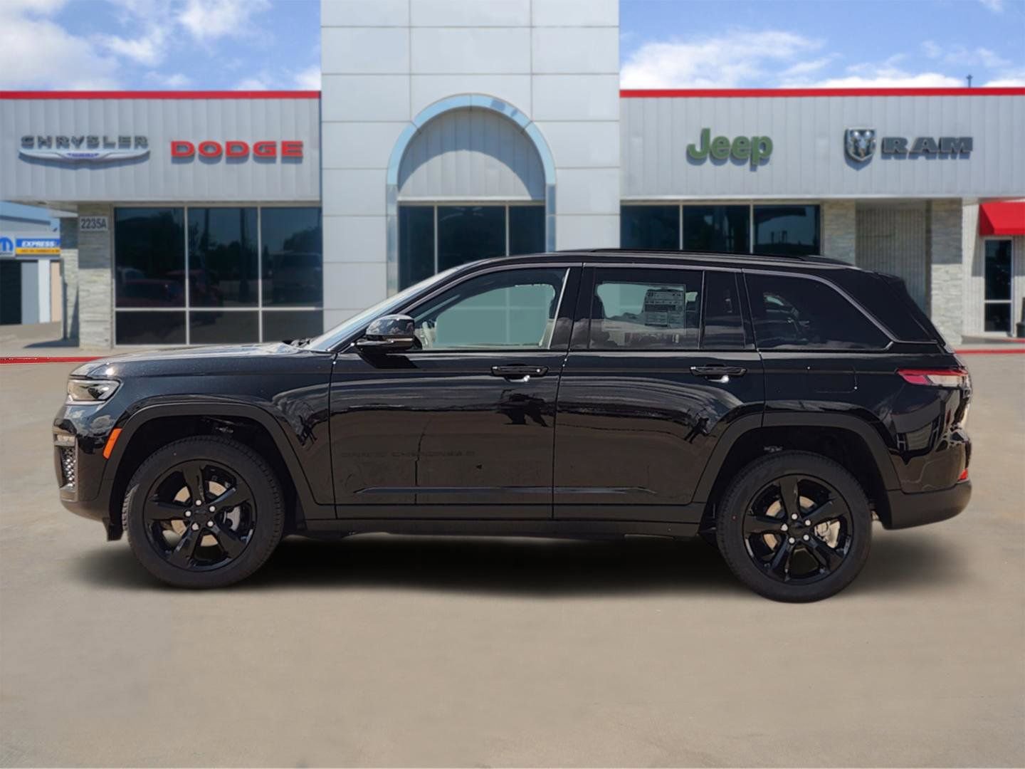 New 2026 Jeep Grand Cherokee Limited w/ Limited Altitude Package RWD image 3