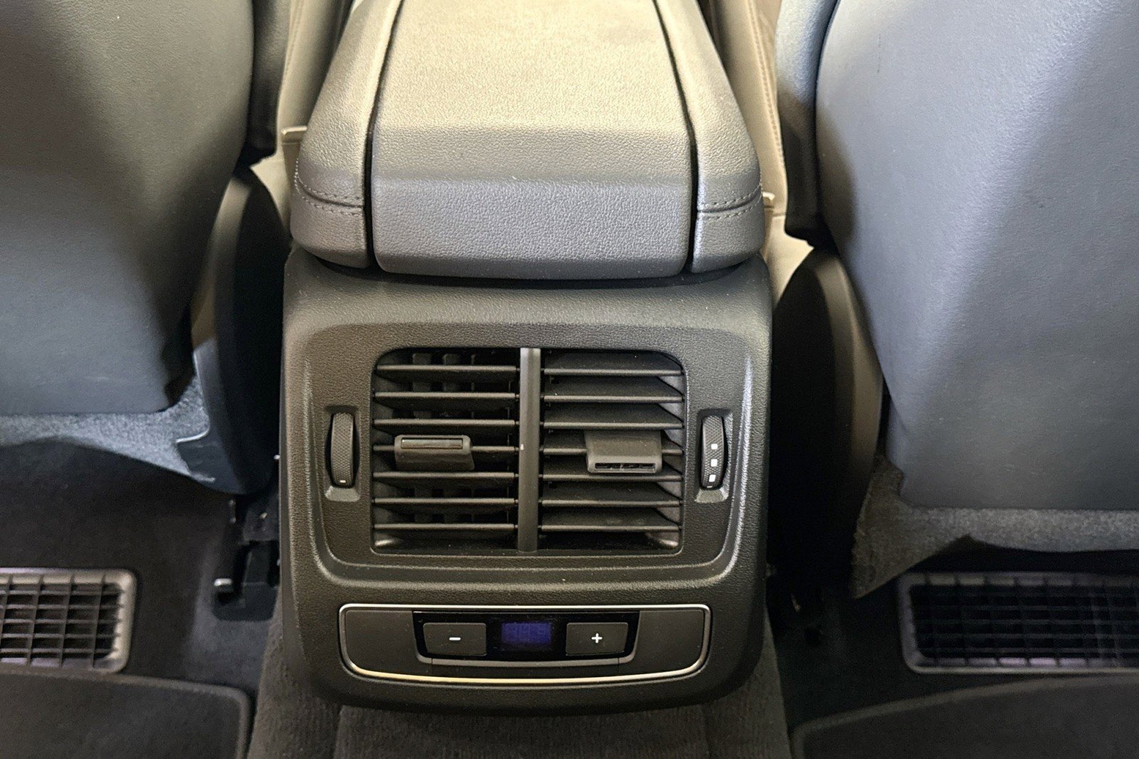 Used 2022 Audi e-tron GT Premium Plus image 23