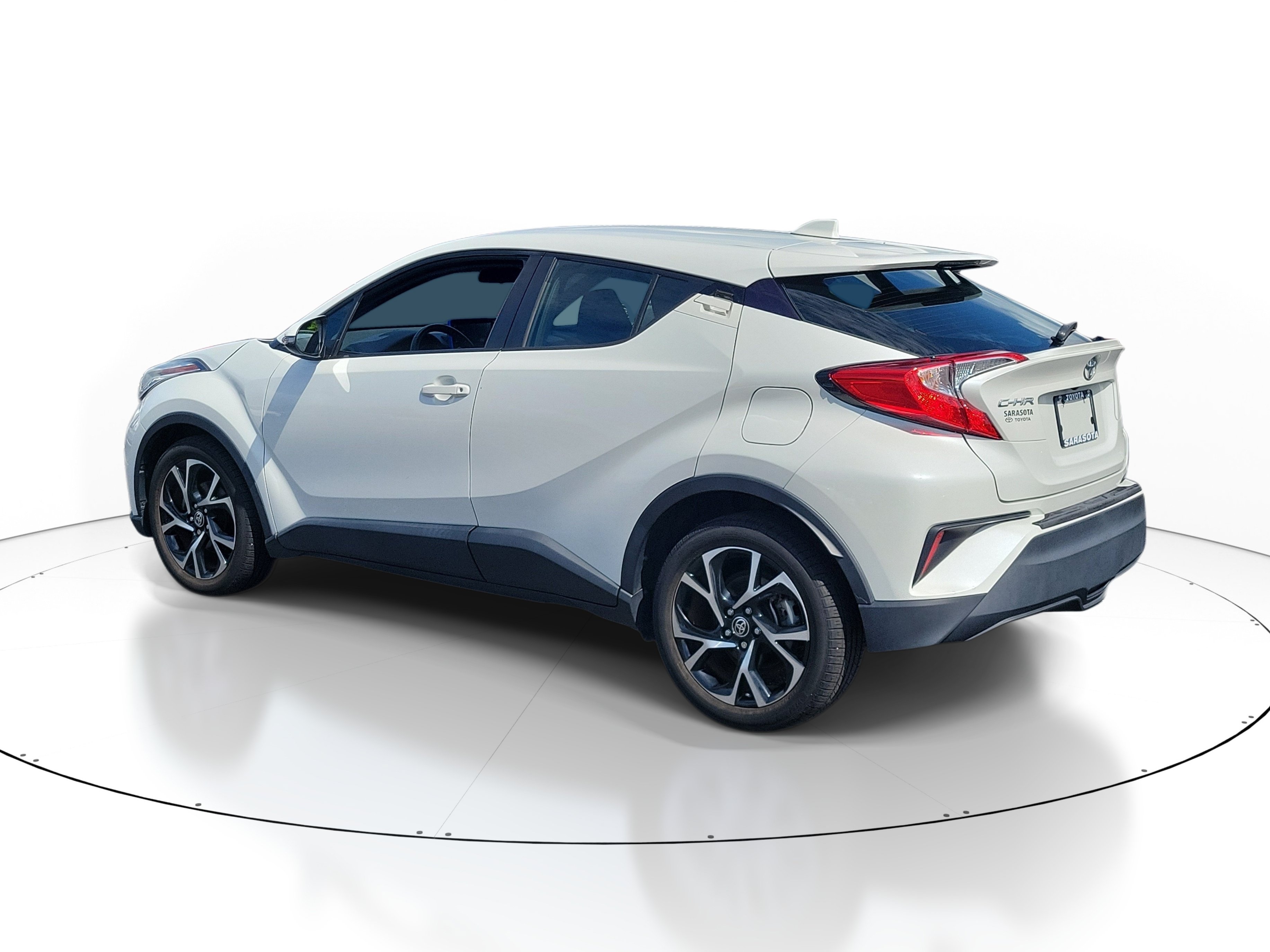 Used 2021 Toyota C-HR XLE FWD image 4