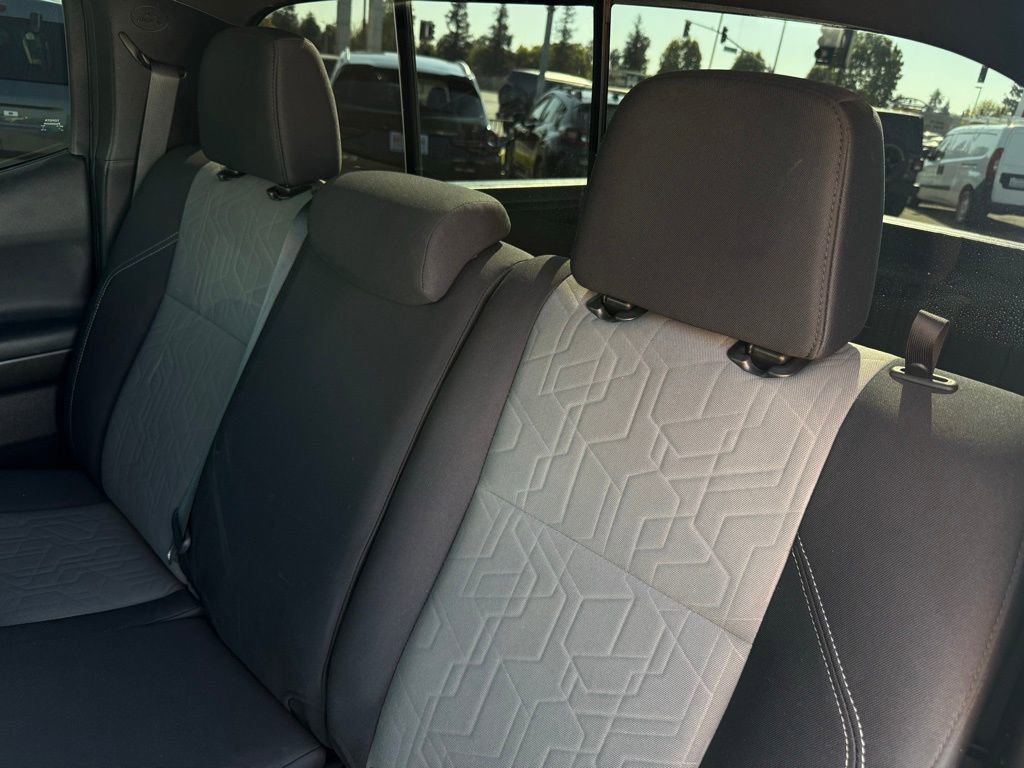 Used 2021 Toyota Tacoma TRD Off-Road w/ Technology Package AWD/4WD image 11