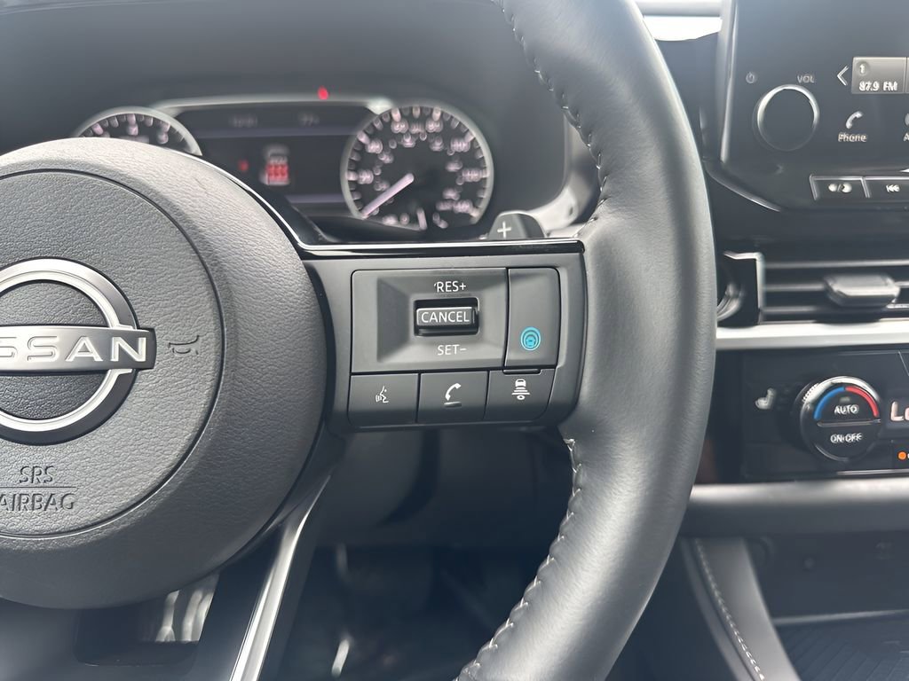 Used 2025 Nissan Pathfinder SL image 17