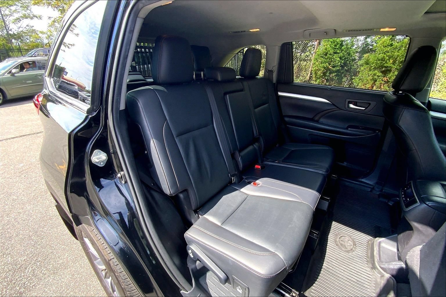 Used 2019 Toyota Highlander XLE AWD/4WD image 19