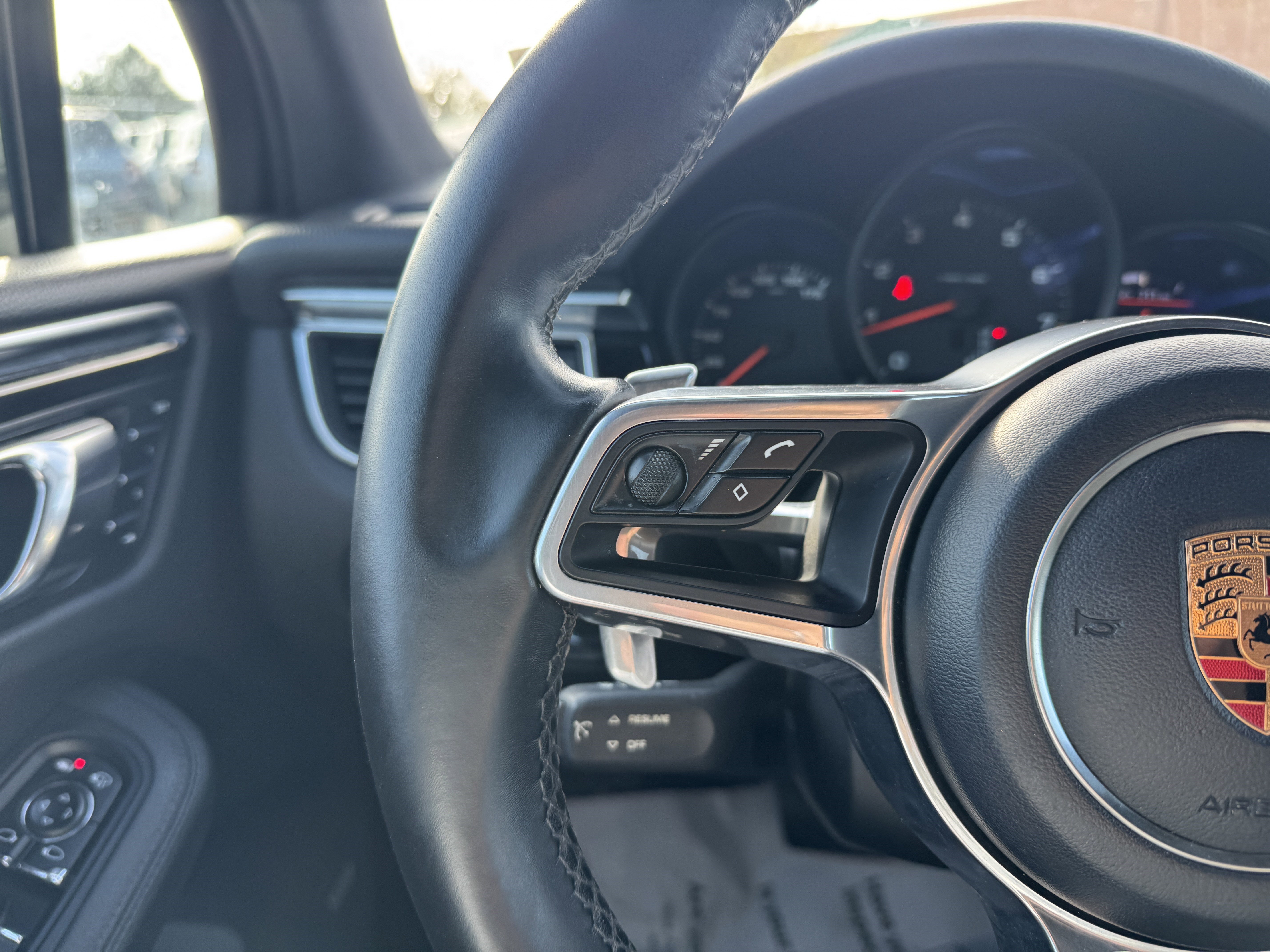 Used 2017 Porsche Macan AWD/4WD image 23