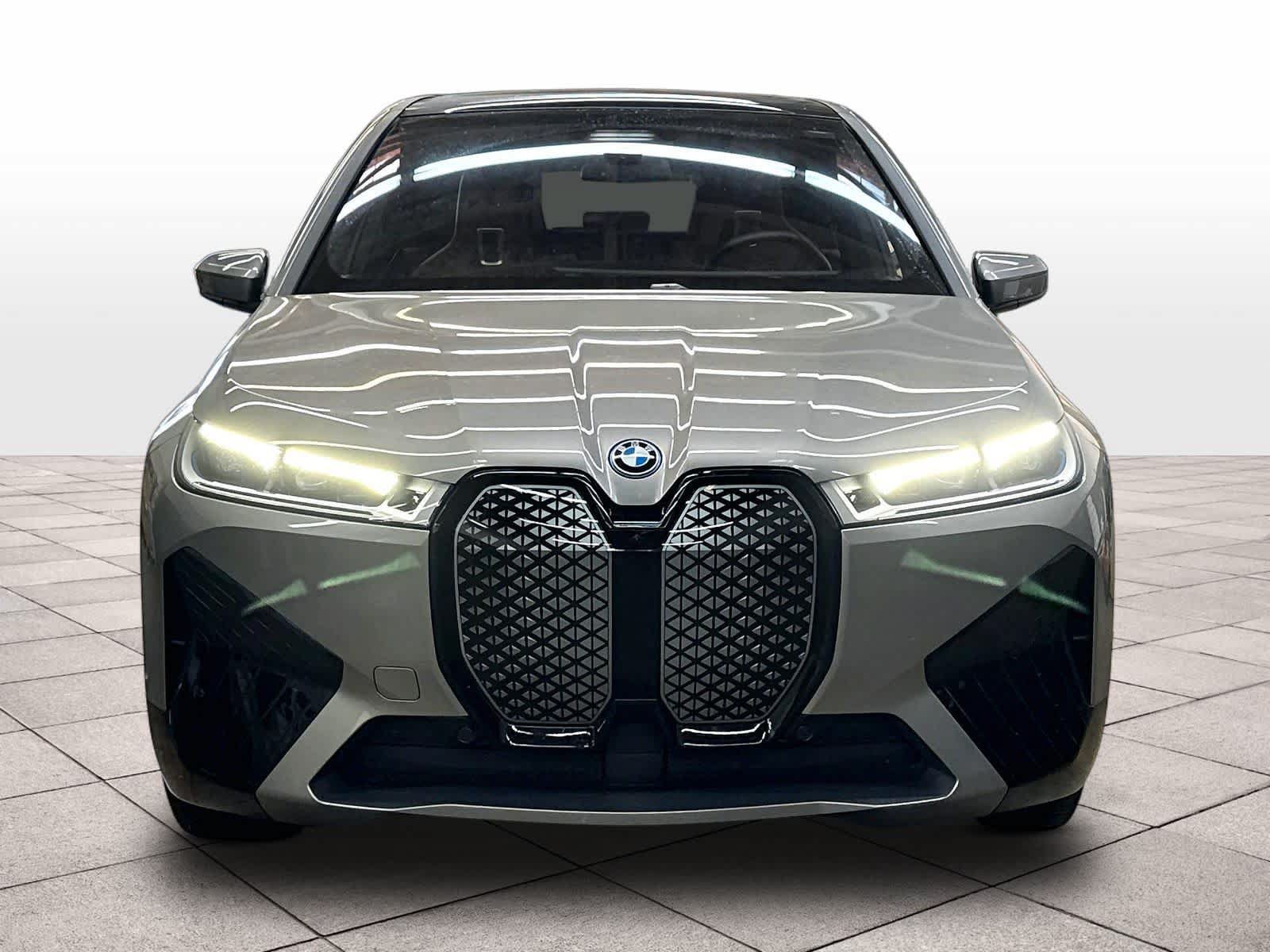 Used 2024 BMW iX xDrive50 w/ Premium Package AWD/4WD image 3