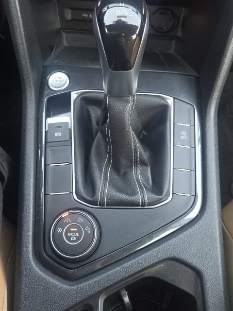 Used 2022 Volkswagen Tiguan SE AWD/4WD image 34