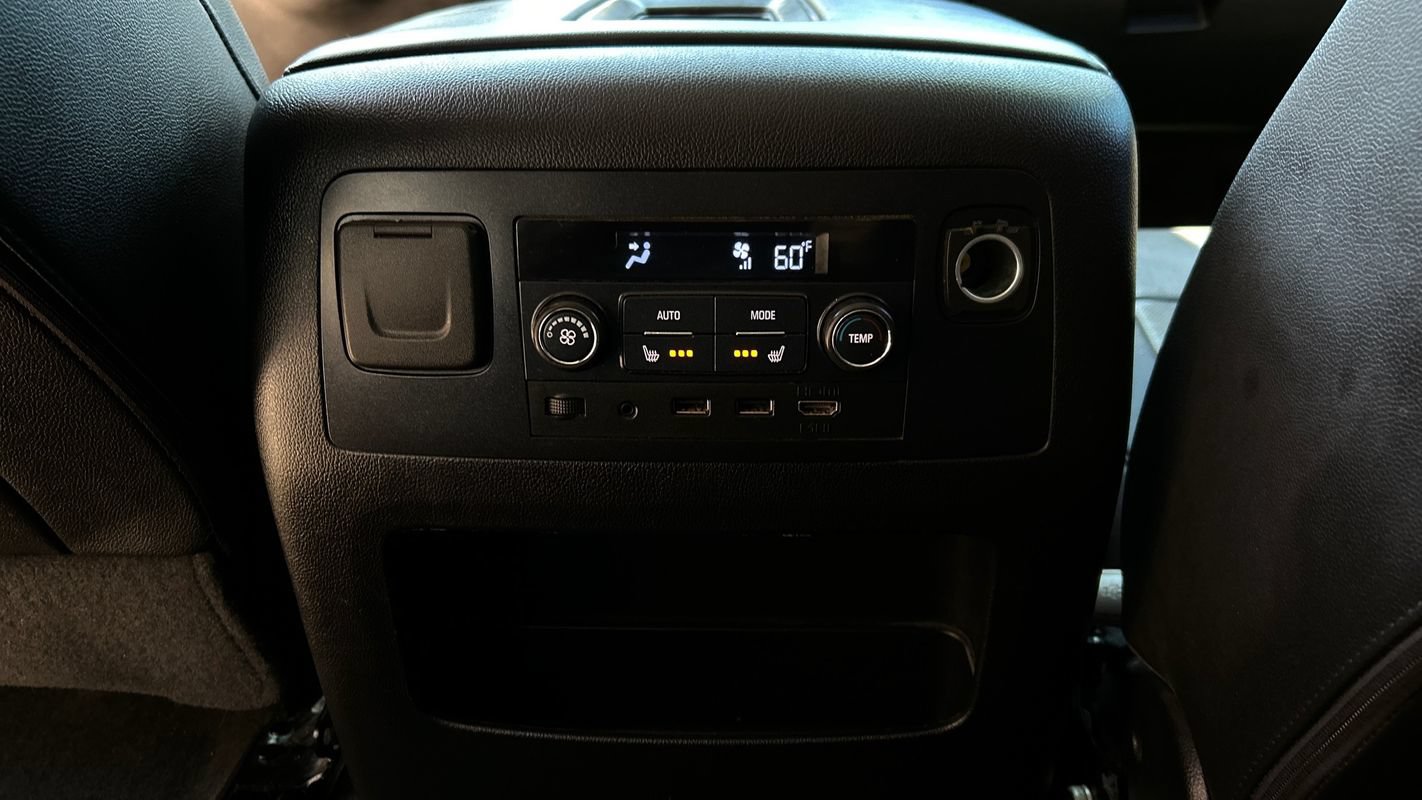 Used 2018 Chevrolet Tahoe Premier AWD/4WD image 43