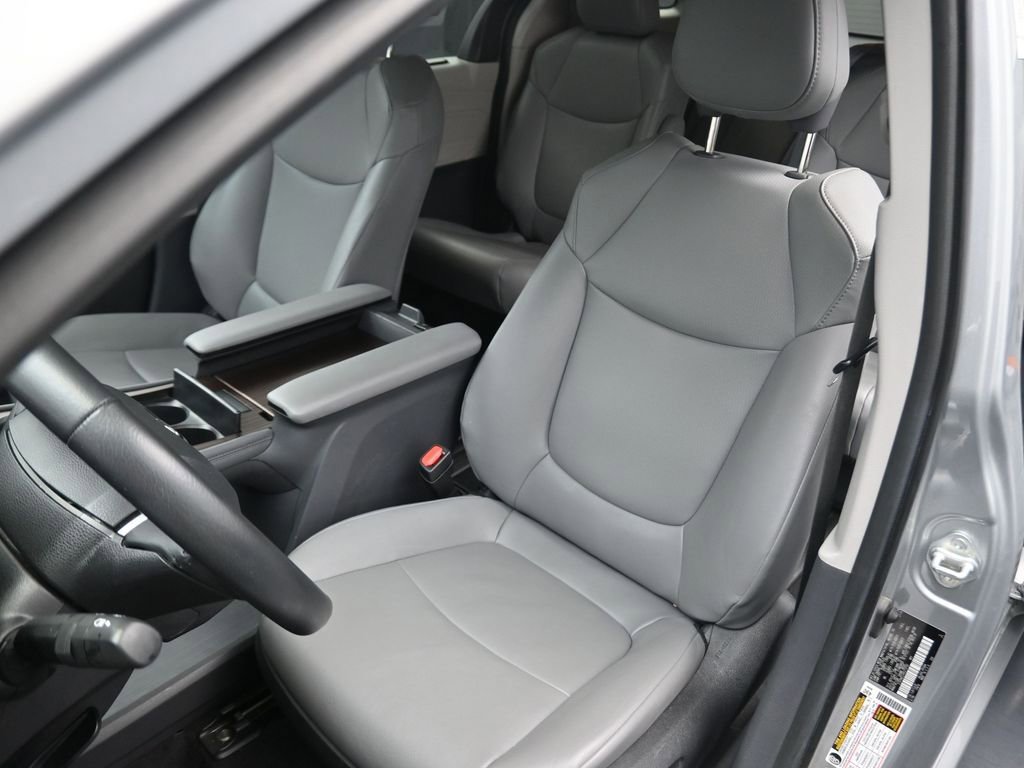 Used 2024 Toyota Sienna XLE image 10