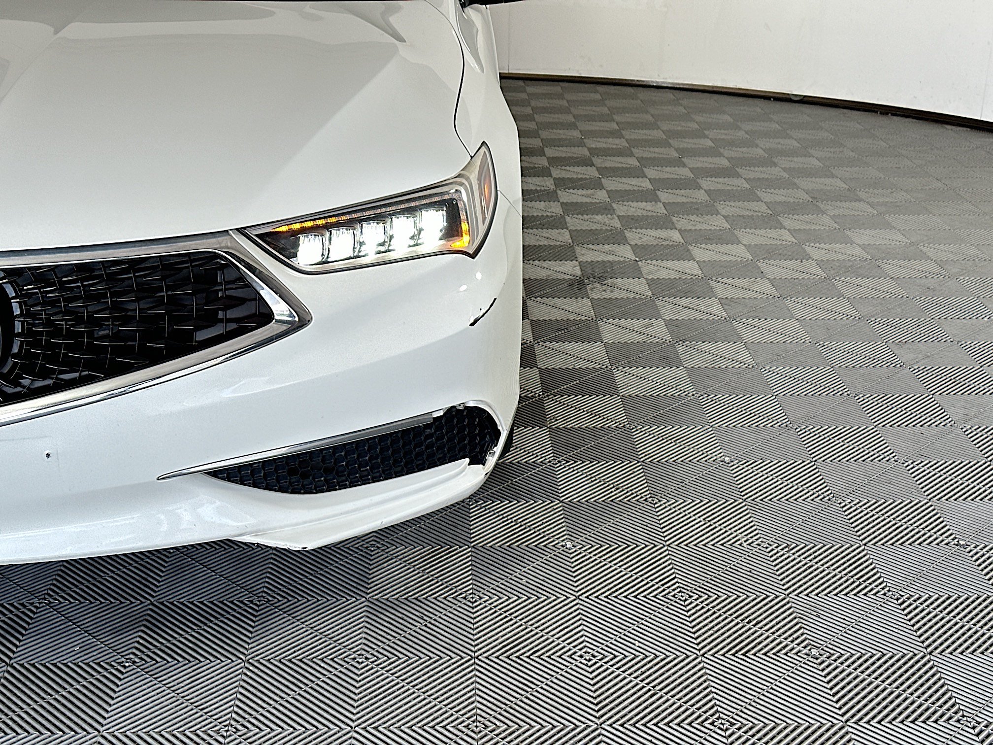 Used 2018 Acura TLX w/ Technology Package AWD/4WD image 9