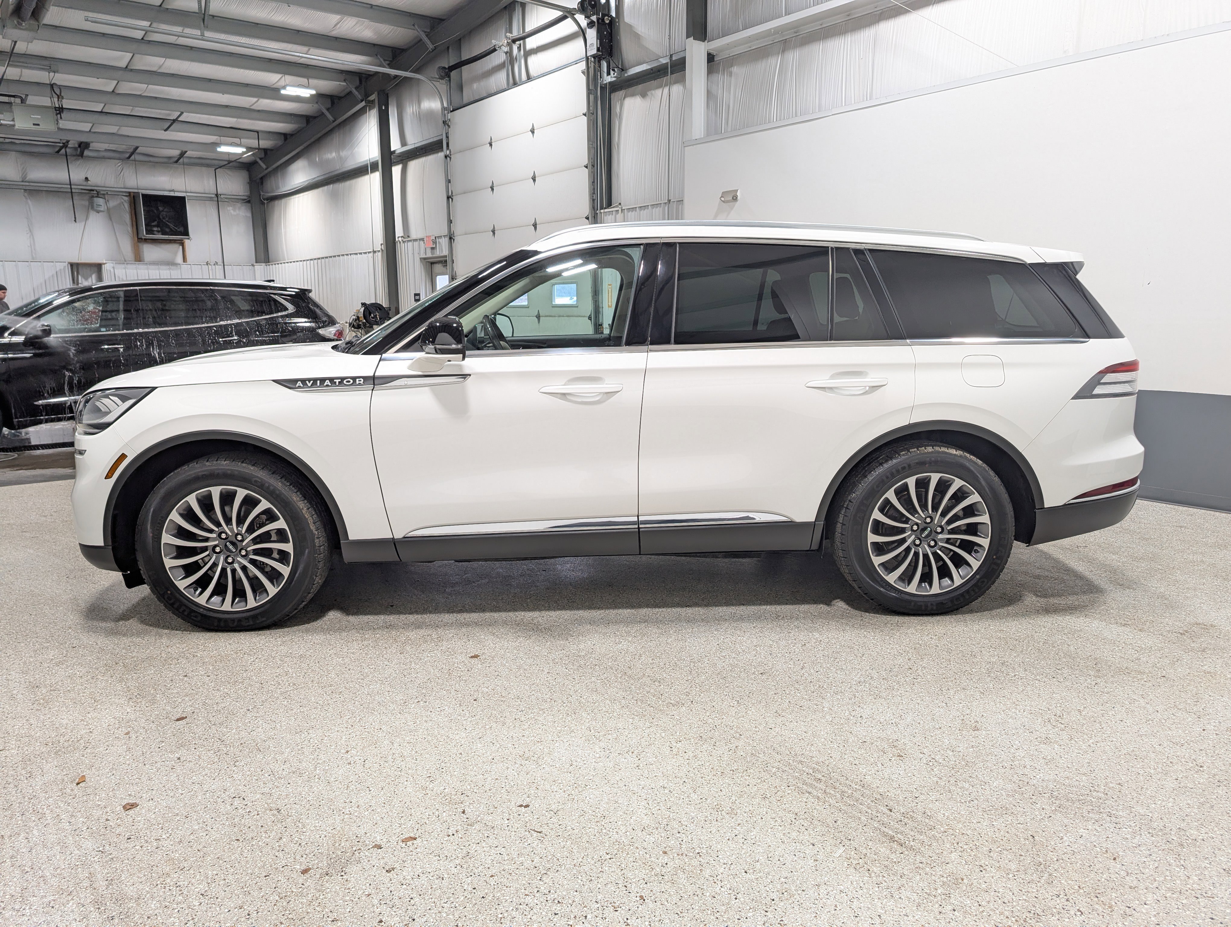 Used 2021 Lincoln Aviator Reserve w/ Elements Package Plus image 6