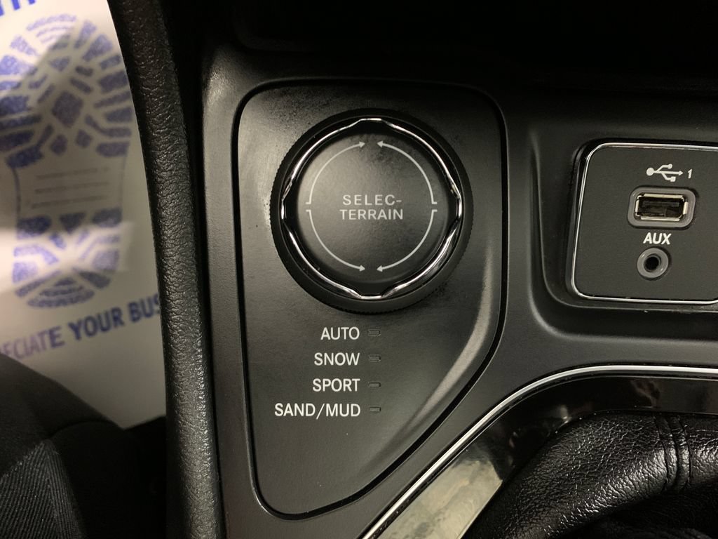 Used 2019 Jeep Cherokee Limited AWD/4WD image 13