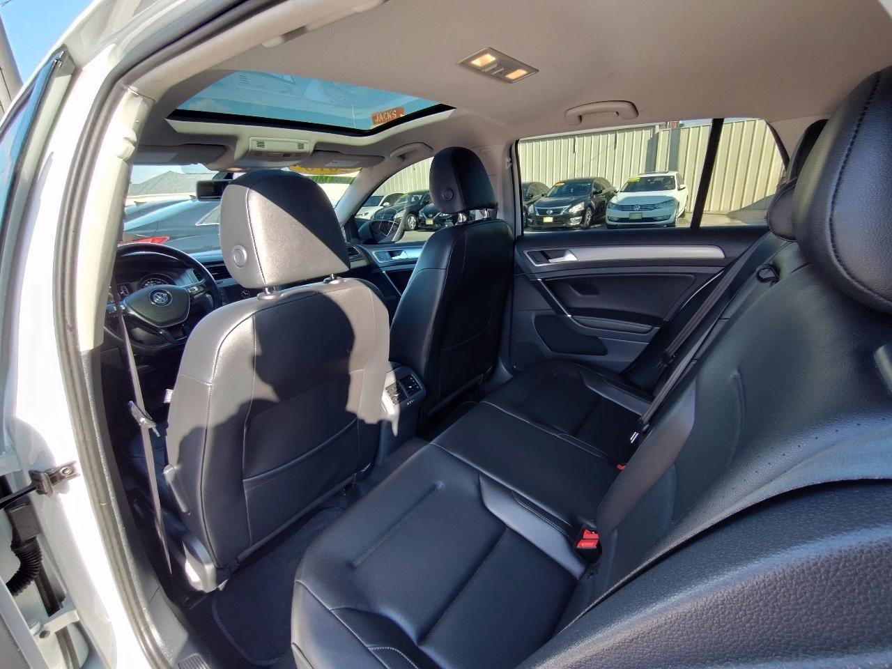 Used 2016 Volkswagen Golf SE image 38