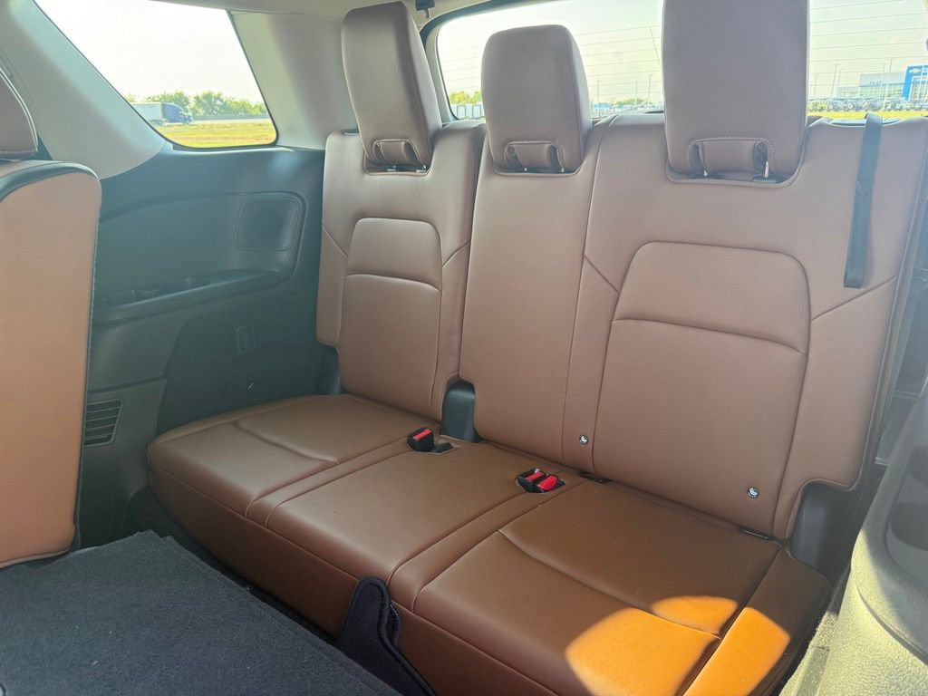 Used 2025 Nissan Pathfinder Platinum w/ Cargo Package AWD/4WD image 16